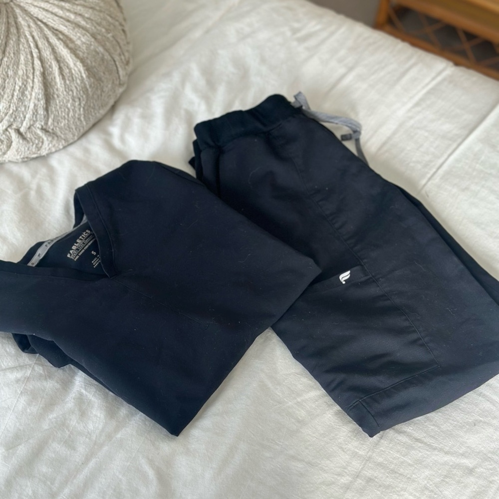 Fabletics Classic Black Scrub Set - image 2